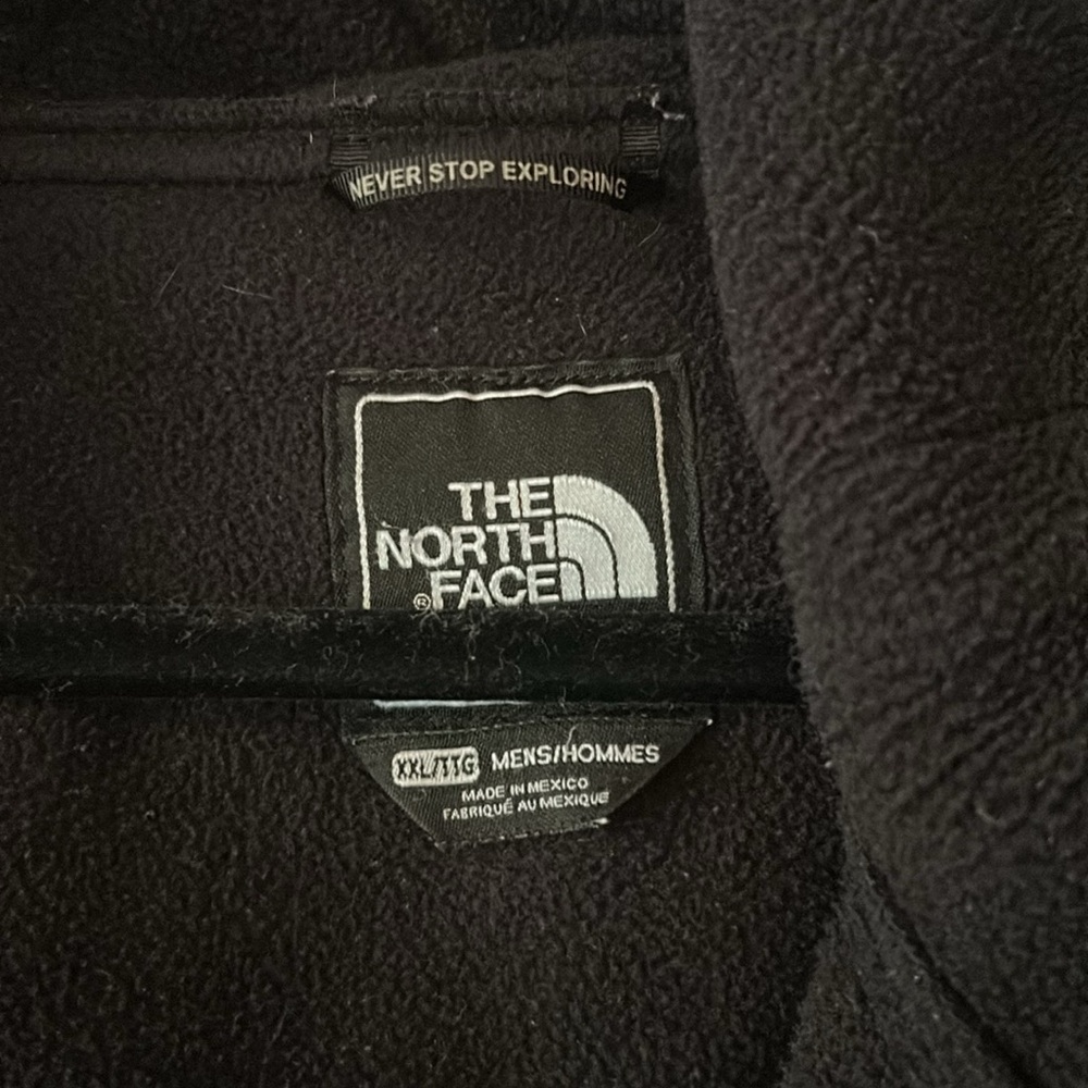 Super warm and cozy, hooded black Northface jacket - Picture 2 of 7